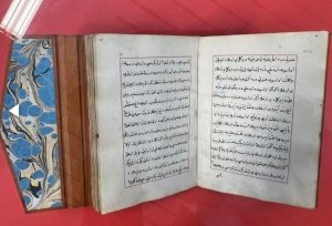 Mədəniyyət Nazirliyinin nümayəndələri Almaniyada “Kitabi-Dədə Qorqud”un əlyazması ilə tanış olublar