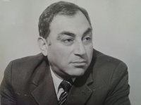 B&ouml;y&uuml;k sevgilərin abidəsi