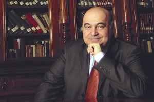O, Azərbaycandan kənarda da öz psixoloji və siyasi detektivləri ilə maraqla oxunur – ÇİNGİZ ABDULLAYEVİN DOĞUM GÜNÜDÜR