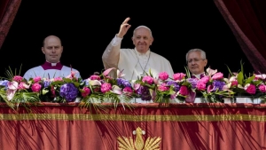 Günün fotosu: Roma Papası Pasxa nitqində Ukraynaya sülh arzulayıb