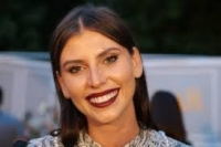 Damı zirzəmidə olan köhnə daxmanın balladası – Roksana İlienin şeirləri