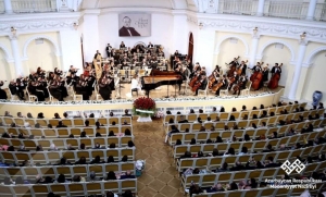 Filarmoniyada Fikrət Əmirovun 100 illiyi münasibətilə keçirilən konsertin təfərrüatı. YENİLƏNİB