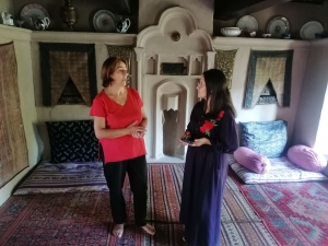 “Gülümsəmələr insanın öz duyğularının üstünə örtdüyü örtük deyilmi?!”- Şəfa Vəli yazır