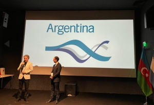 Bakıda argentinalı bəstəkar-müğənninin həyatından bəhs edən film nümayiş olunub