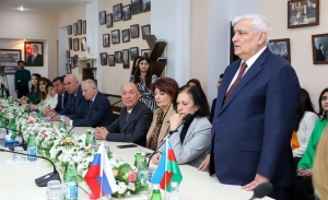 Maslenitsa bizim Dillər Universitetində