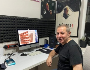 Onun ifasında &ldquo;Sən gəlməz oldun&rdquo;u dinləyən istənilən əcnəbi heyrətini gizləyə bilmir