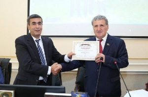 Vətən daşı olmayandan olmaz ölkə vətəndaşı - AMEA SADIQ QARAYEVİN YUBİLEYİNİ KEÇİRDİ