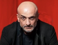 Başına &ccedil;ox şey gəlib...