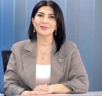 Ədəbiyyata xidmət edən və he&ccedil; kimə bənzəməyən xanım...