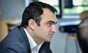 BİRİ İKİSİNDƏ – Cavid Zeynallının hekayəsi