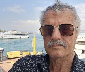 T&uuml;rkiyədən şeir yarpaqları: Lətif G&uuml;ler