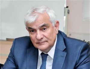 “Bir aydının, dövlətçilik missiyasını daşıyan bir mütəfəkkirin illərlə formalaşan zəngin yaradıcılıq yolu örnəyi”