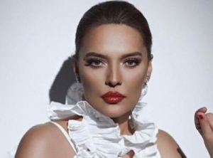 Türkiyəli müğənni Demet Akalın Naxçıvanda konsert verib