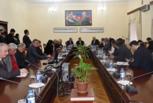 Milli Kitabxanada “Nizami Gəncəvi” xatirə döş nişanının təqdimatı keçirilib