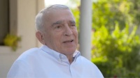 &Ccedil;iynində &ouml;z&uuml;ndən ağır y&uuml;k gəzdirən qarışqa