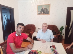 “Süleyman Rüstəm dedi, sənin şeirini evdə arvad da əzbərdən bilir” – ustad şair Əşrəf Veysəlli ilə müsahibə