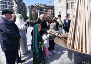 Sumqayıt bulvarında Novruz bayramı m&uuml;nasibətilə &uuml;mumşəhər bayram