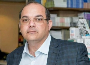 BİRİ İKİSİNDƏ – Kənan Hacının “Buynuz qəziyyəsi” hekayəsi