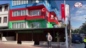 Günün fotosu: Bayrağımız rəngində bina