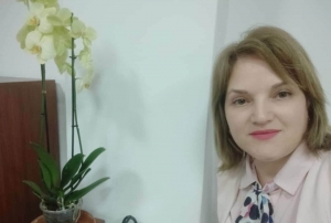 “Qaranlıq tunelin işığı uzaq…” - Reyhan Kənanın şeirləri