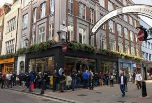 Londonda əfsanəvi “Queen” qrupunun rəsmi mağazası açılıb