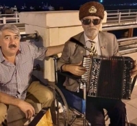 “Qoy bir az da qarmon danışsın…”