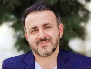 “Yazıçı, şair ədəbiyyatın çölündə olmalıdır ki, içinə nəsə gətirsin” – Anar Adillə müsahibə