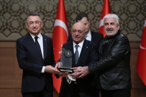 Türk Ədəbiyyatı Vakfı Özəl Ödüllərə sahib oldu