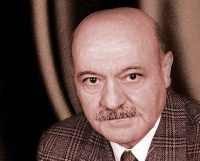 Xanəndə Zülfü Adıgözəlovun oğlu, müğənni Rauf Adıgözəlovun qardaşı, dirijor Yalçın Adıgözəlovun atası olan bəstəkar VASİF ADIGÖZƏLOV