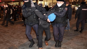 Günün fotosu:  Rusiyanı müharibə əleyhinə kütləvi mitinqlər bürüyüb