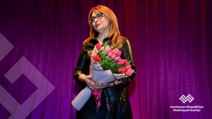 Gənc Tamaşaçılar Teatrının baş rejissoru kollektivə təqdim olundu