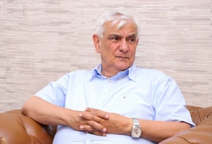 &ldquo;Mifin &uuml;slubu S&ouml;zd&uuml;r. Yazının &uuml;slubu C&uuml;mlədir&rdquo; - HƏR G&Uuml;N KAMAL ABDULLADAN 7 QRANULA