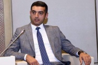 “Biri ikisində” – İntiqam Yaşarın şeiri ilə