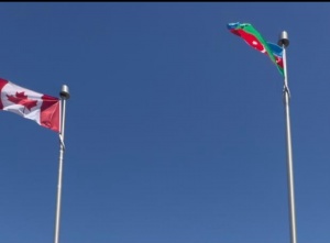 Niaqara Folsda &uuml;&ccedil;rəngli bayrağımız ucaldılıb