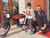 Cem Yılmaz avtoqəzaya düşüb
