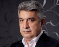 Ruhu yaşıl, səsi ağdır... -PORTRET