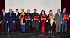 Azərbaycandan Qarsa sazın-s&ouml;z&uuml;n k&ouml;rp&uuml;s&uuml;