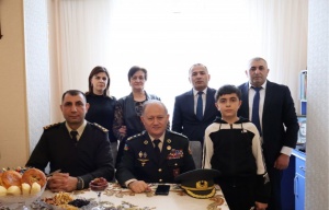 Polkovnik Cəlil Xəlilov Qubada şəhid kapitan Aqil Məlikovun ailəsini ziyarət edib