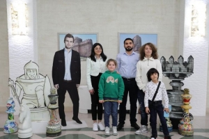 Dünya çempionları qalib gəldi, yoxsa məktəblilər?