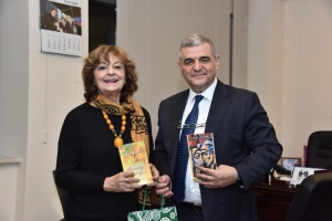 MM-də görkəmli rumın şairəsi ilə görüş keçirilib