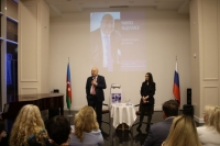 Bakıdakı Rus Evində Çingiz Abdullayev ilə görüş keçirilib