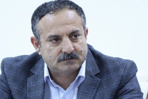 Ciddi imzalı nasir, &uuml;stəlik, tərc&uuml;mə&ccedil;i və pedaqoq