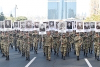 “Bayraq sizin çiyinlərinizə tabutlarınızdan daha çox yaraşırdı axı!”