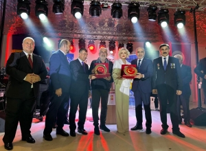 Gülnarə Xəlilova ödül aldı