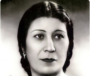 Teatr aləmində deb&uuml;t&uuml; 13 yaşında oldu