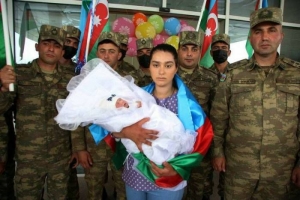 Anım gününün ovqatına köklənmiş şeirlər