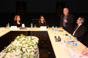 Gənc Tamaşaçılar teatrında dəyirmi masa keçirilib