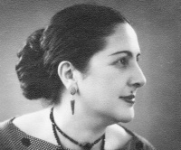 M&uuml;haribə illəriydi, teatrda işə qəbul olundu...