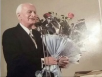 Kontrabadsa ifa edir İlyas H&uuml;seynov