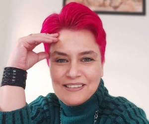“Yazmaq və oxumaq mənim üçün ibadət kimidir” - Müzeyyen Eserlə müsahibə